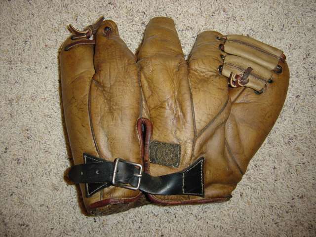 Reach Laced Pinky Back